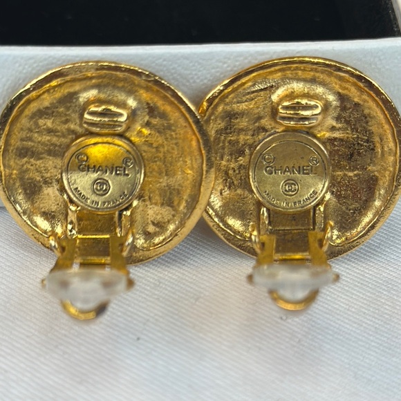 CHANEL CC Gold tone Vintage Clip on Earrings Made in France w/Box, COA - Picture 8 of 13